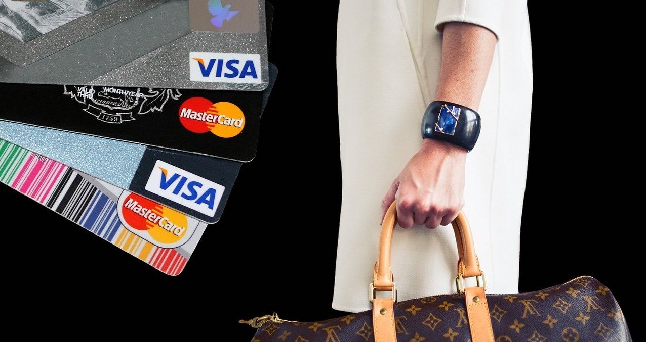 Person carrying a bag with various credit cards on the side