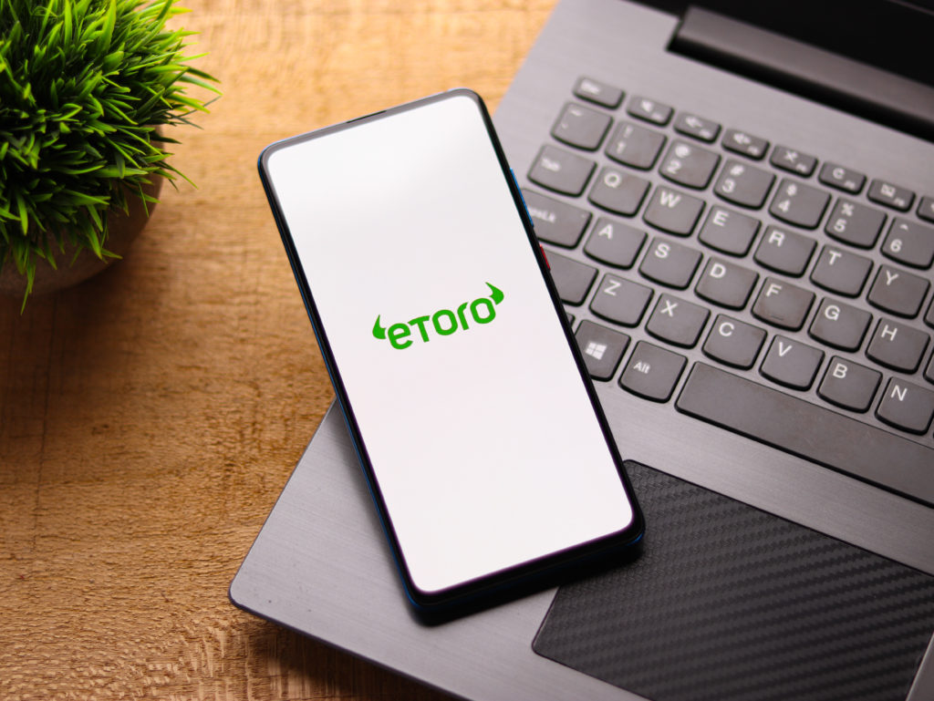 Best Social Media-like Cryptocurrency Trading Platform: eToro